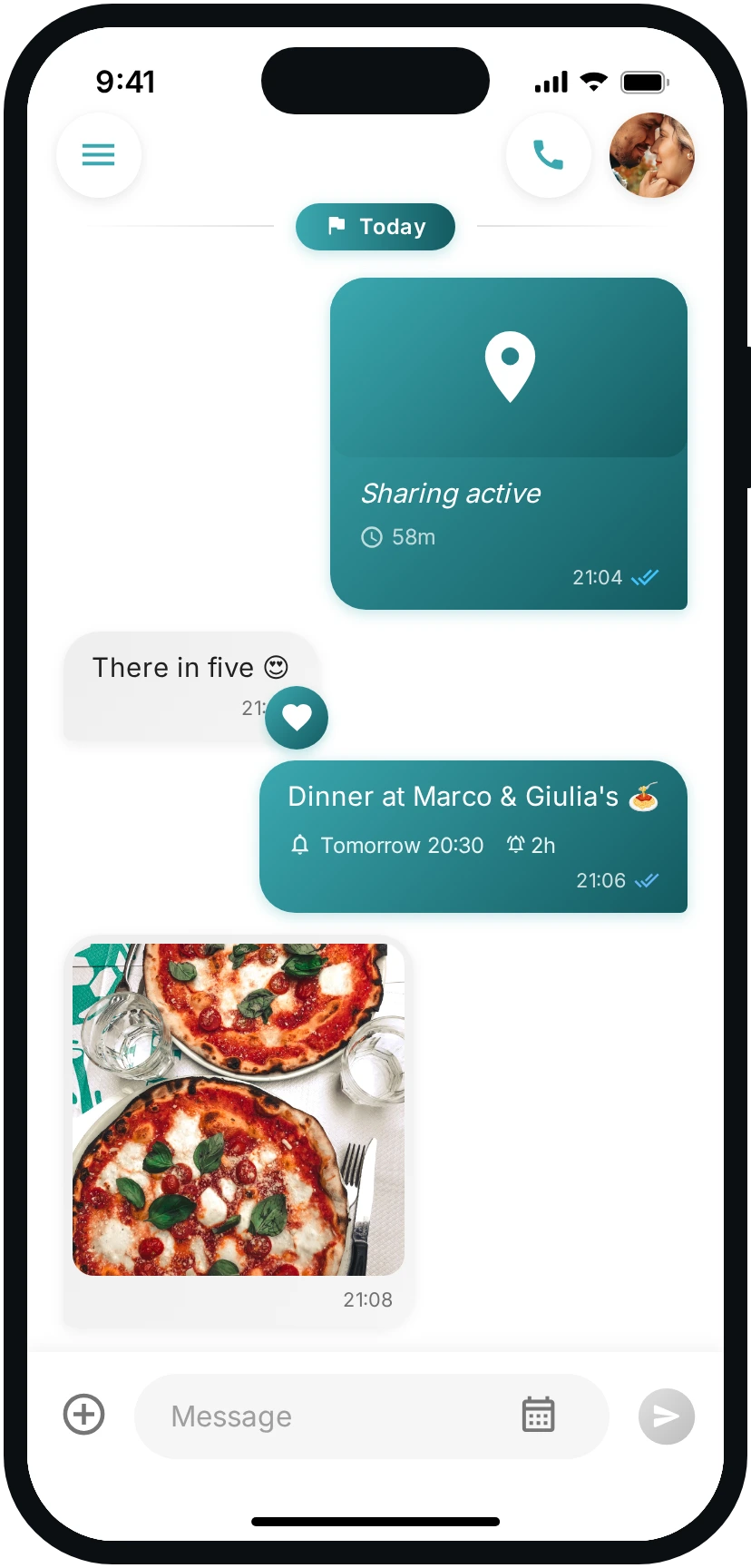 The phone with the Tuijo chat: a shared reminder, the location at the bar and a photo.